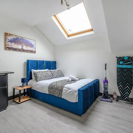 78f7 Modern & Spacious * Bradford (West Yorkshire)