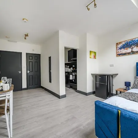 78f7 Modern & Spacious Bradford (West Yorkshire)