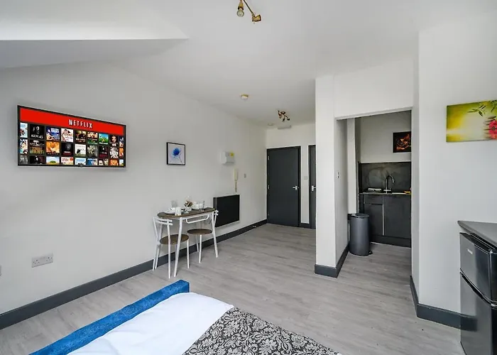 78f7 Modern&spacious * Bradford (West Yorkshire)