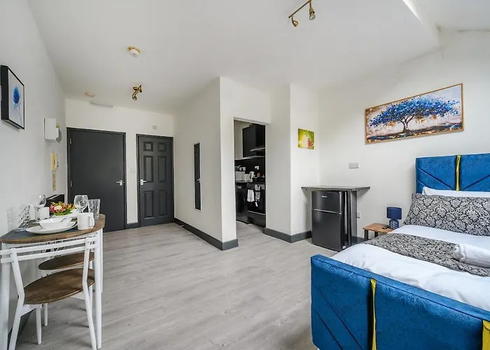 78f7 Modern&spacious Bradford (West Yorkshire)