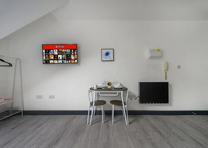 78f7 Modern & Spacious Bradford (West Yorkshire)