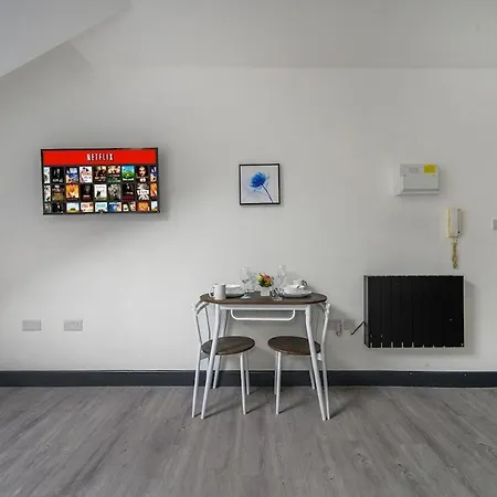 78f7 Modern & Spacious Bradford (West Yorkshire)